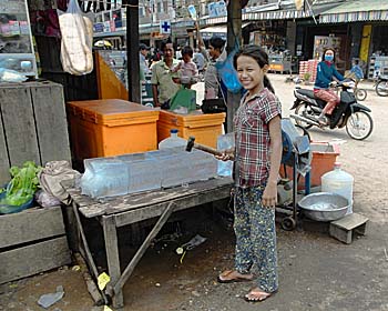 Ice Selling Girl in Stung Treng by Asienreisender